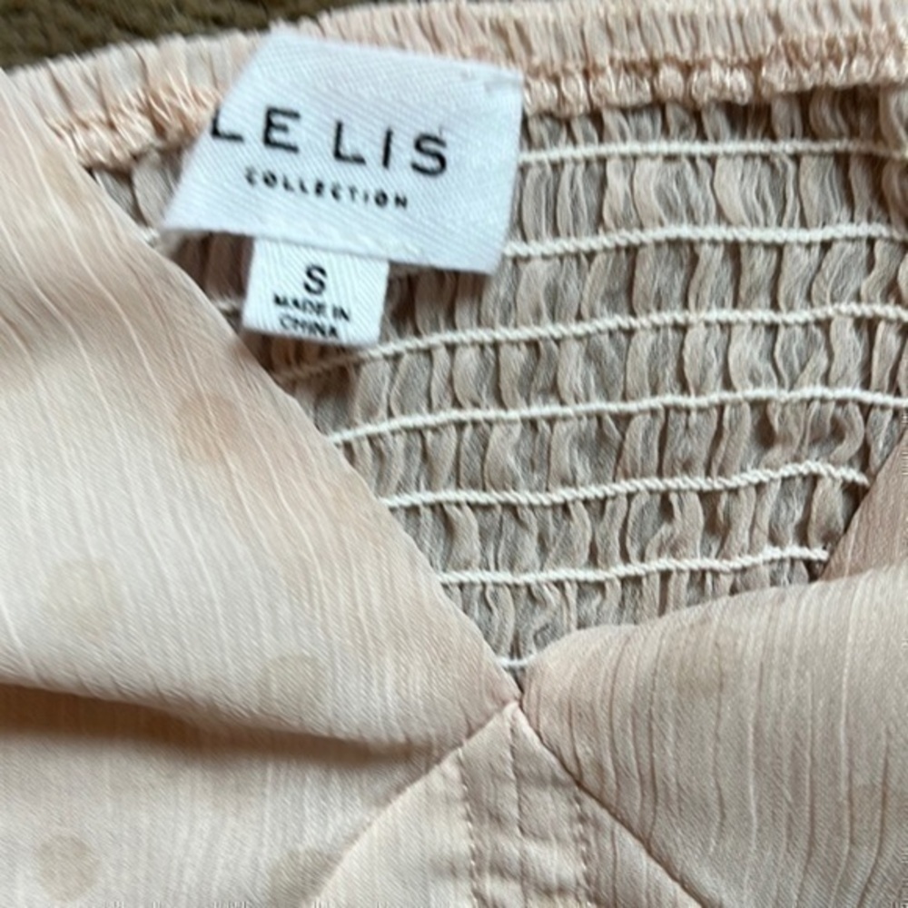Le Lis Women’s taupe blouse top size small NWOT